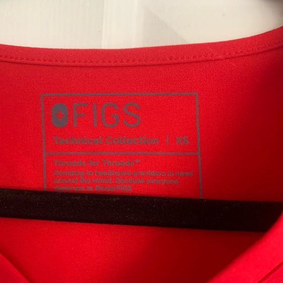 Figs pop red Catarina scrub top xs one pocket - Picture 3 of 3